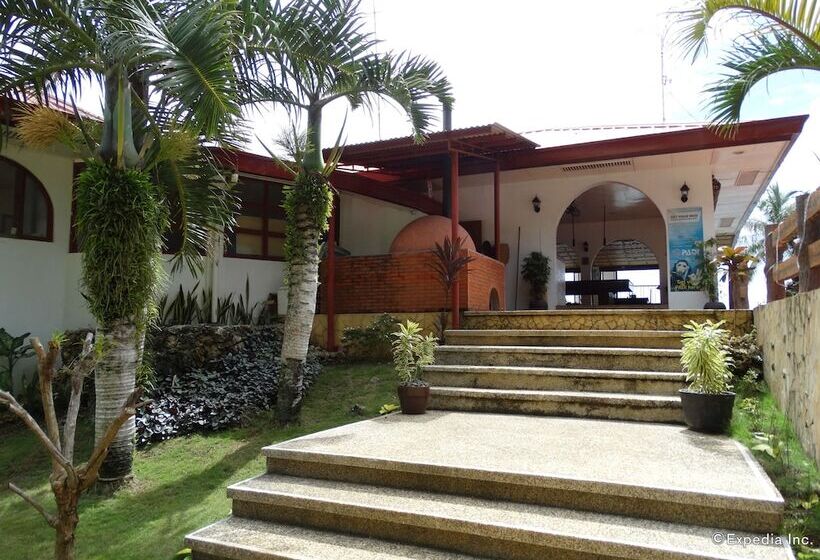 هتل Blue Star Dive & Resort