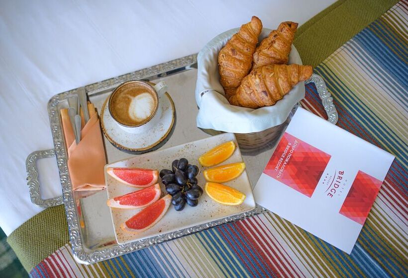 هتل Bridge Resort