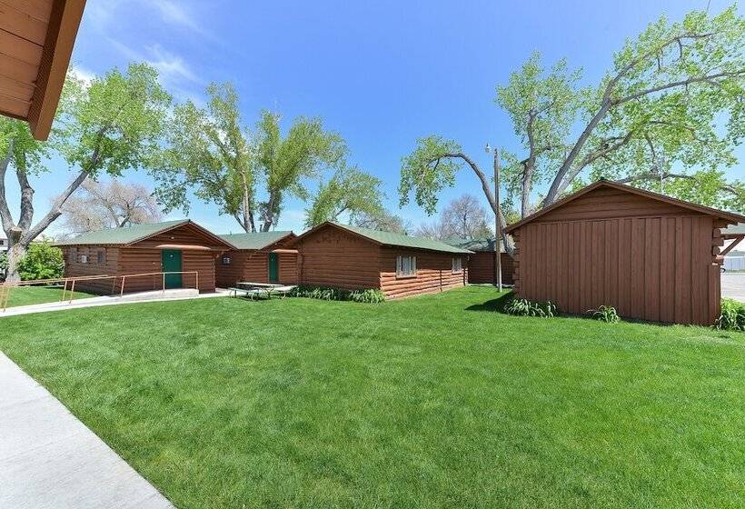 فندق Buffalo Bill Cabin Village