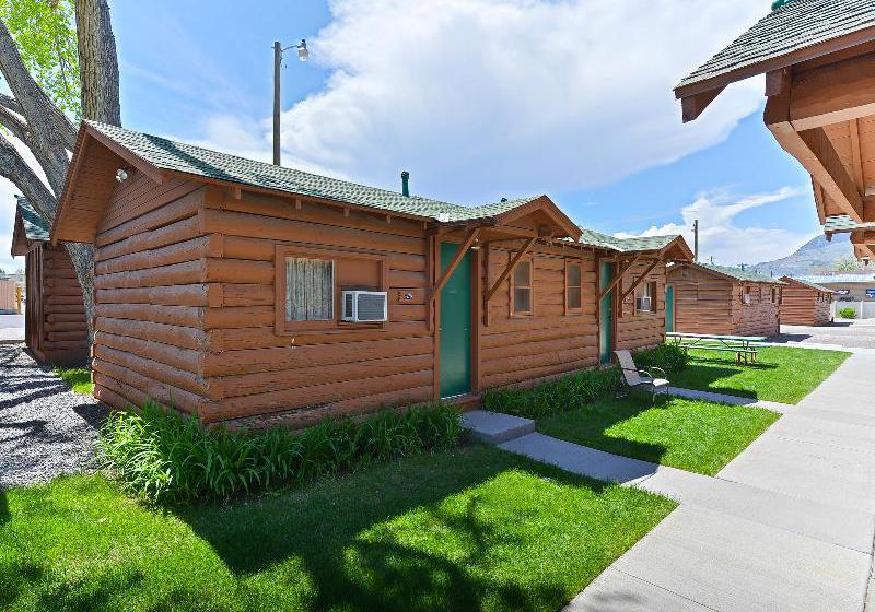 فندق Buffalo Bill Cabin Village