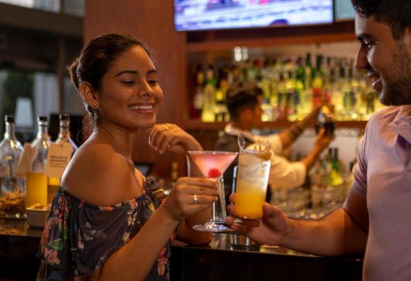 酒店 Doubletree By Hilton Trujillo