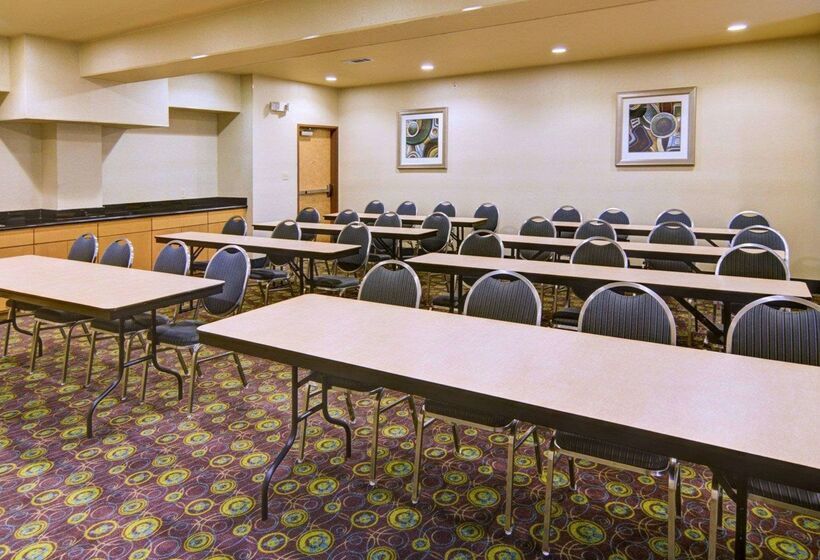 Отель Comfort Suites Lindale