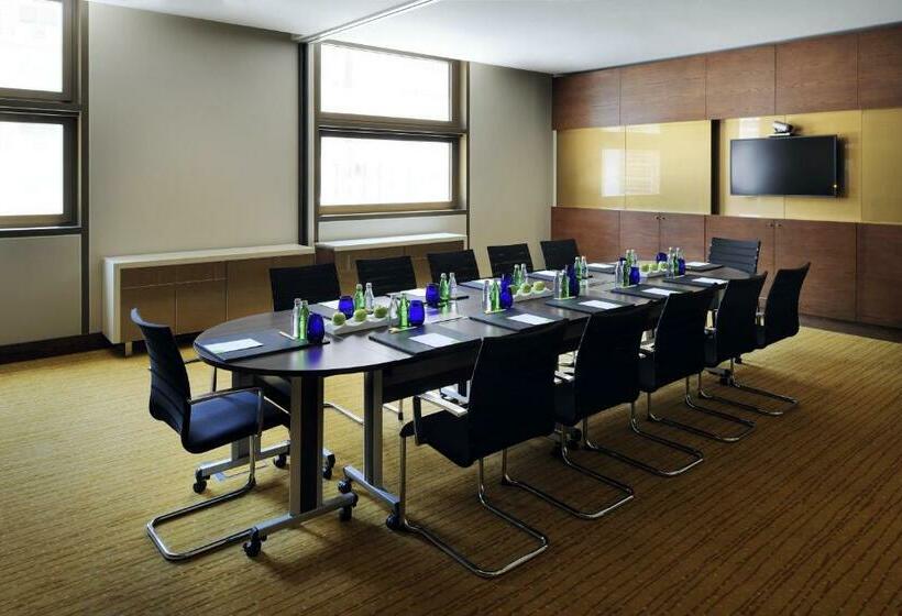 ホテル Courtyard By Marriott World Trade Center, Abu Dhabi