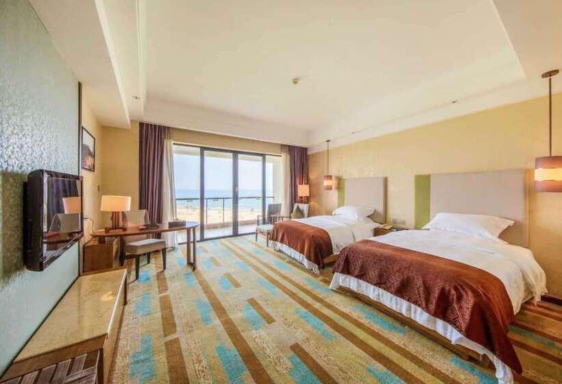 Отель Days  And Suites Yangjiang