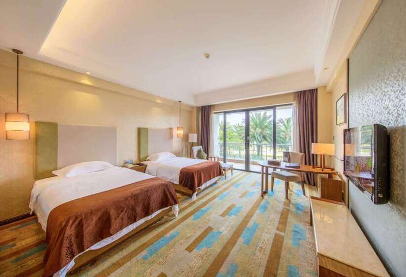 Отель Days  And Suites Yangjiang