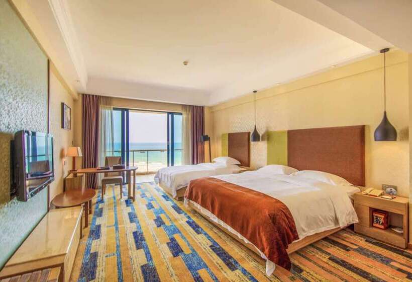 Отель Days  And Suites Yangjiang