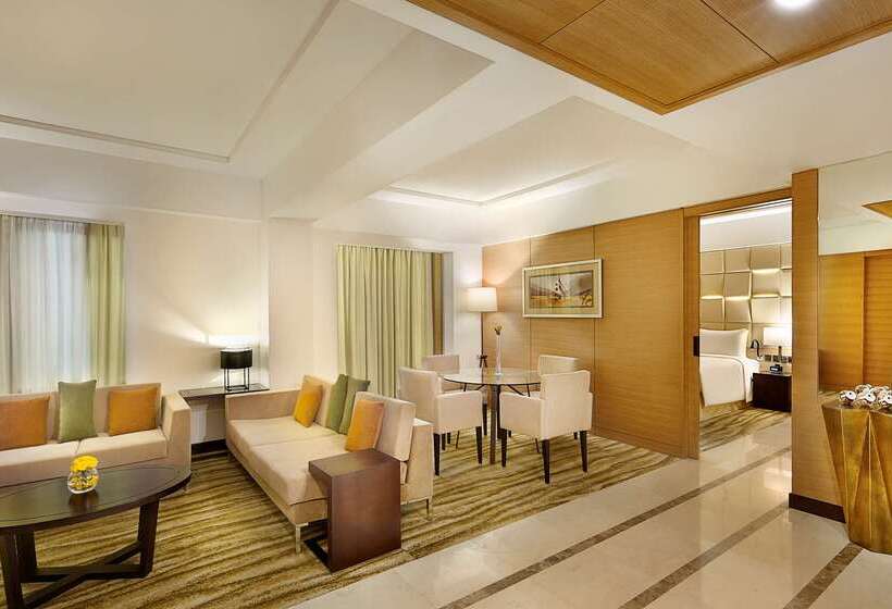 בית מלון כפרי Doubletree By Hilton Riyadh  Al Muroj Business Gate