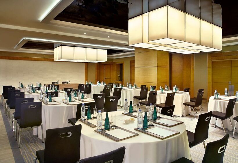 Отель Doubletree By Hilton Riyadh  Al Muroj Business Gate