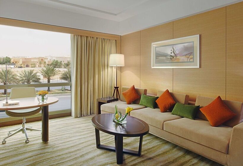 Отель Doubletree By Hilton Riyadh  Al Muroj Business Gate