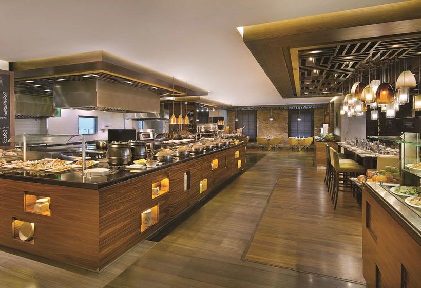 Отель Doubletree By Hilton Riyadh  Al Muroj Business Gate