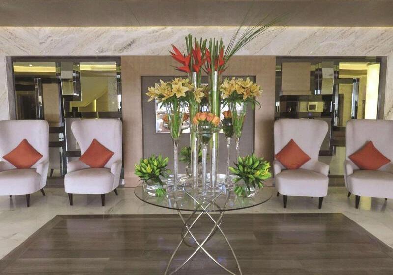 בית מלון כפרי Doubletree By Hilton Riyadh  Al Muroj Business Gate