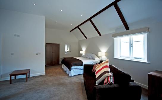 فندق Farncombe Estate Centre