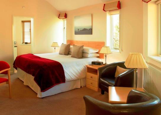 فندق Farncombe Estate Centre