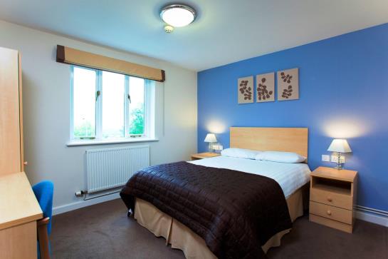 فندق Farncombe Estate Centre