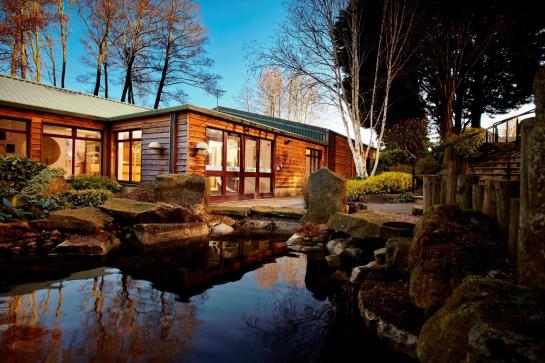 فندق Farncombe Estate Centre