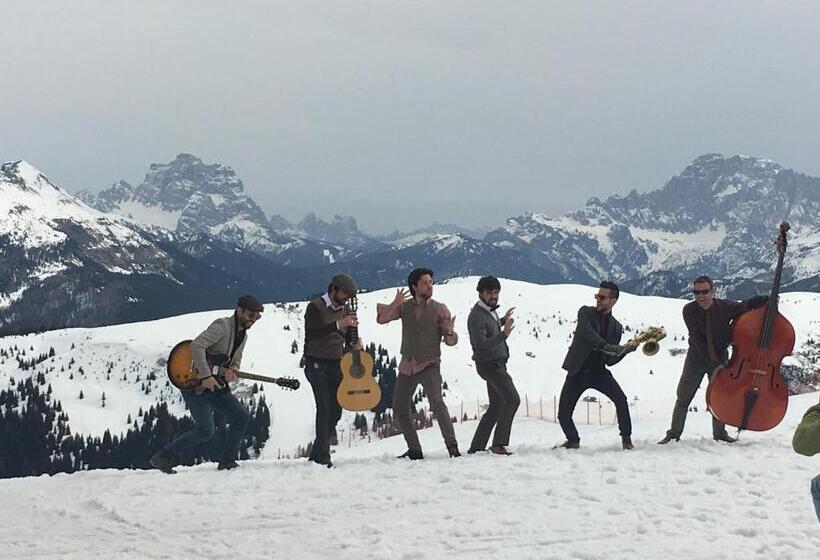 Отель Garni Enrosadira