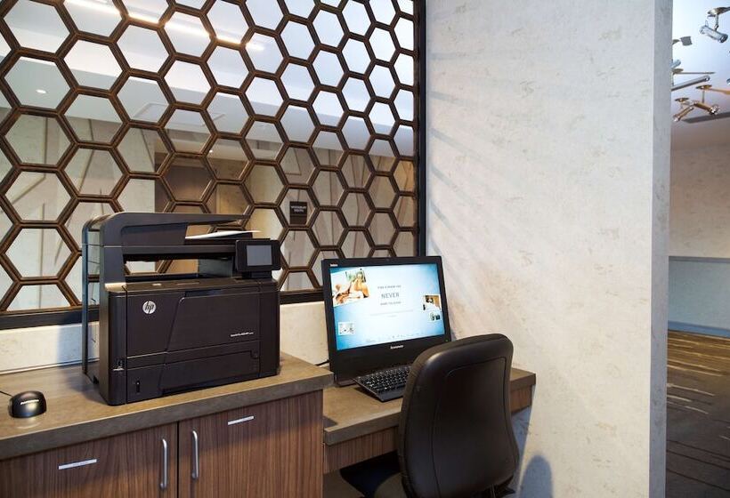 فندق Hilton Garden Inn Burlingtondowntown