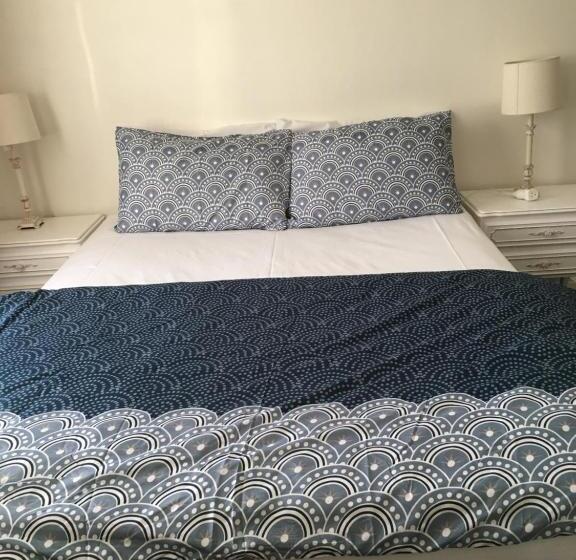 בית מלון כפרי Hobart Apartments