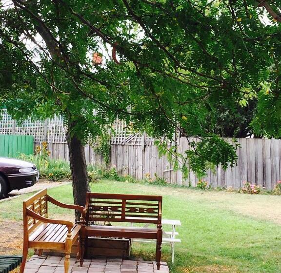 בית מלון כפרי Hobart Apartments