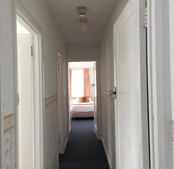 בית מלון כפרי Hobart Apartments