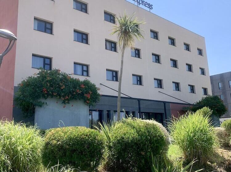 בית מלון כפרי Holiday Inn Express   Marseille Airport, An Ihg
