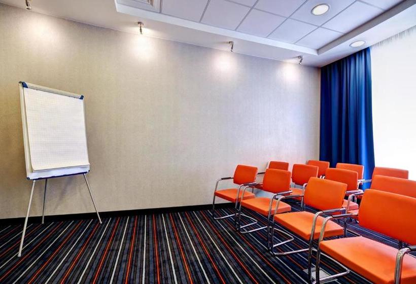 هتل Holiday Inn Express Voronezh  Kirova, An Ihg