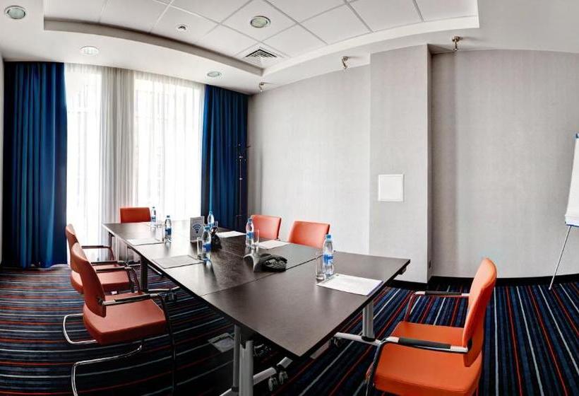 هتل Holiday Inn Express Voronezh  Kirova, An Ihg
