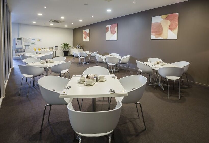 فندق Honeysuckle Executive Apartments