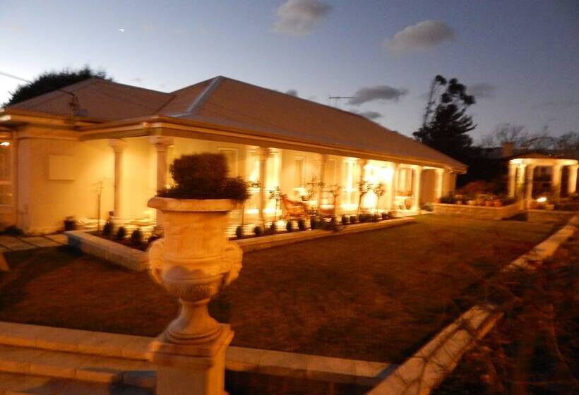 בית מלון כפרי Katoomba Manor