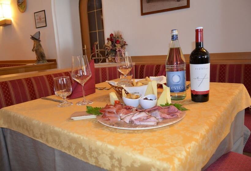 בית מלון כפרי Ladina