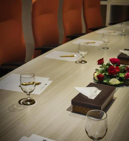 هتل Limketkai Luxe