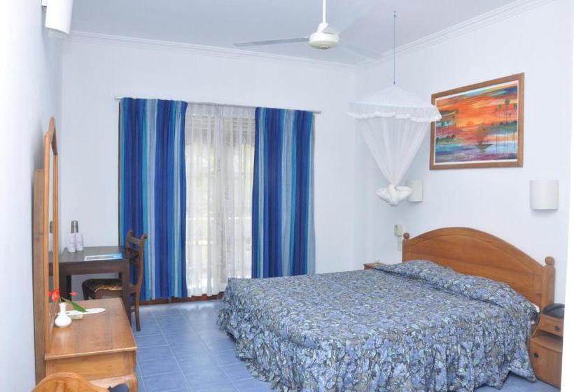 בית מלון כפרי Muthumuni Ayurveda Beach Resort