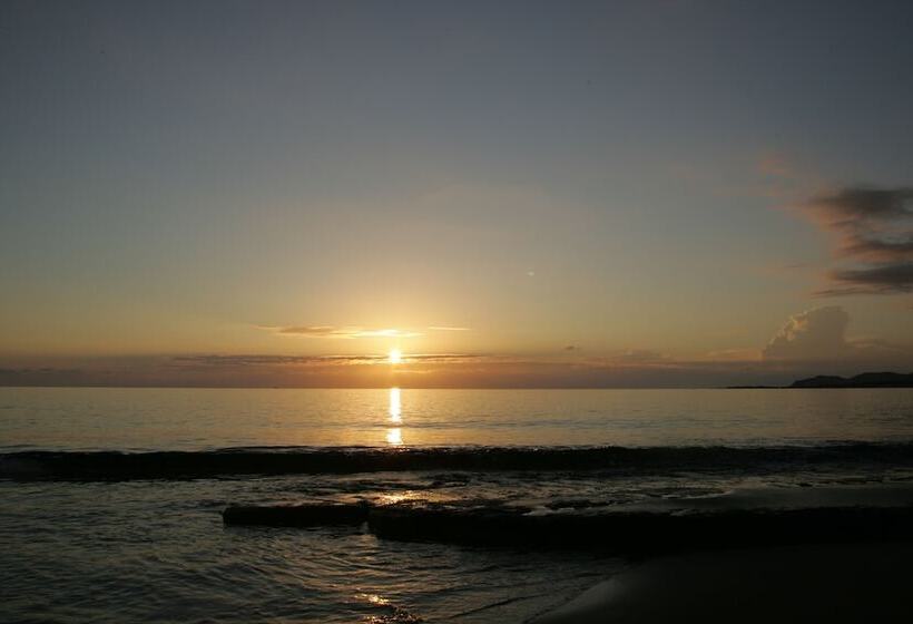 호텔 Nanakis Beach Apartments