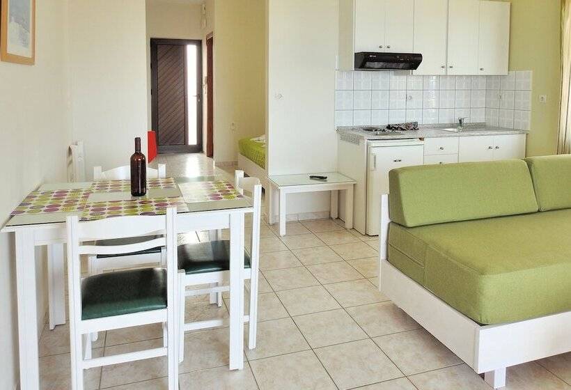 호텔 Nanakis Beach Apartments