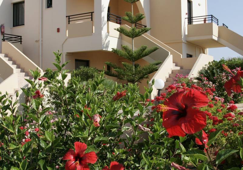 호텔 Nanakis Beach Apartments