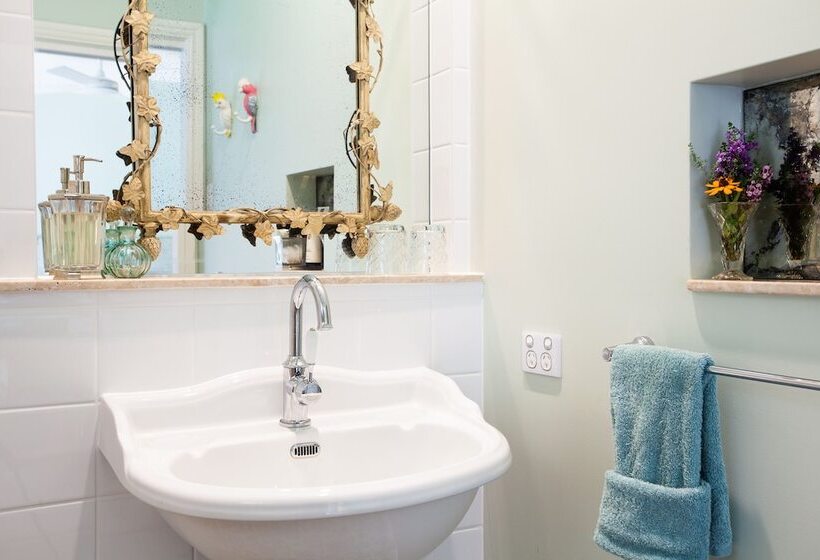 Отель Noosa Valley Manor B&b