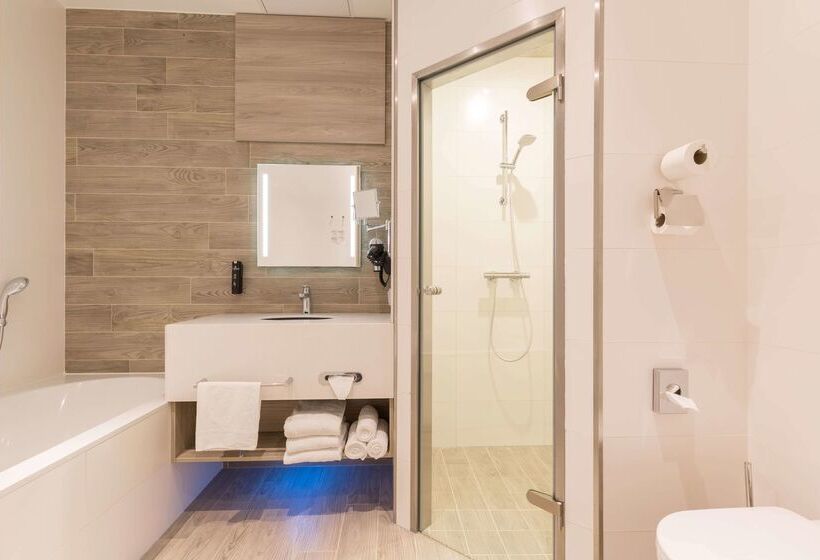 Отель Ramada The Hague Scheveningen