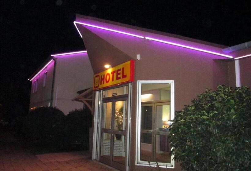 Отель Restaurant Du Lac Agen