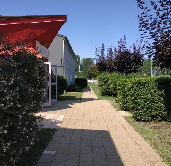 Отель Restaurant Du Lac Agen