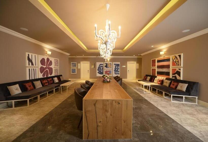 هتل Royal Casino &