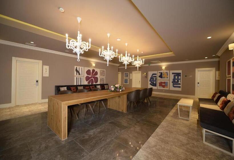 هتل Royal Casino &