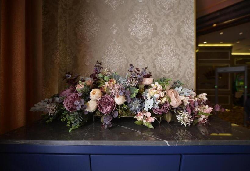 هتل Royal Casino &