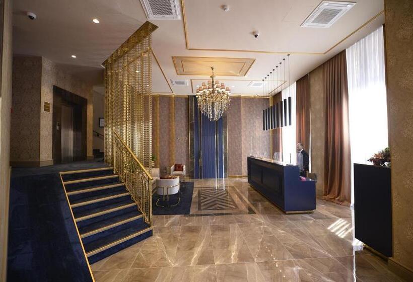 هتل Royal Casino &