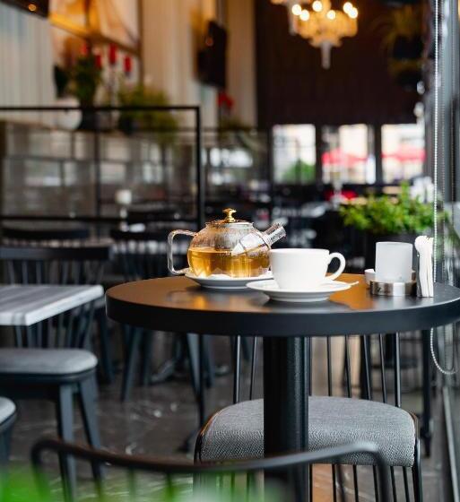 هتل Royal Casino &