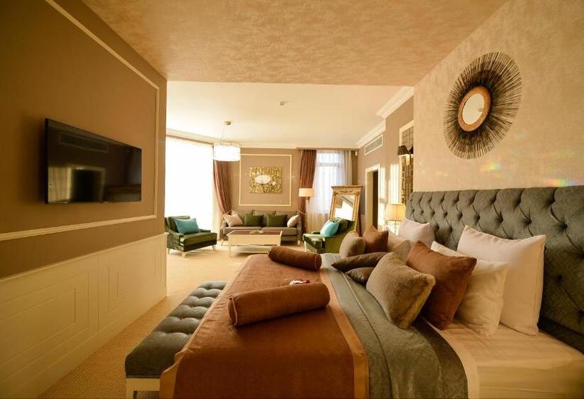 هتل Royal Casino &