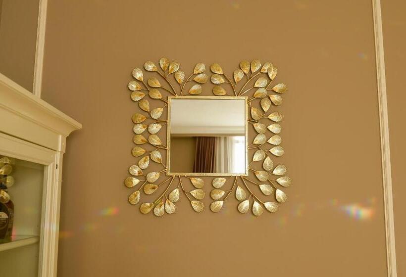 هتل Royal Casino &