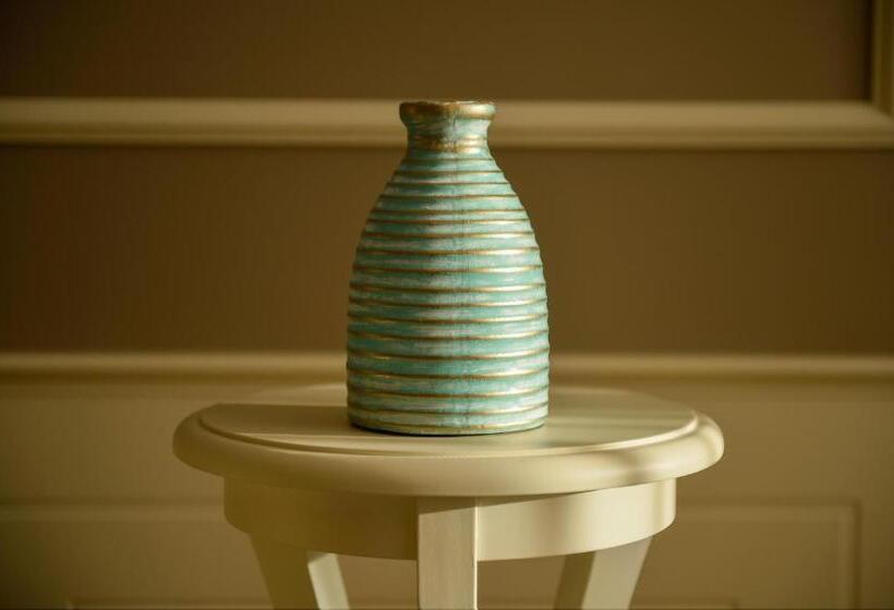 هتل Royal Casino &