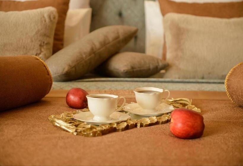 هتل Royal Casino &