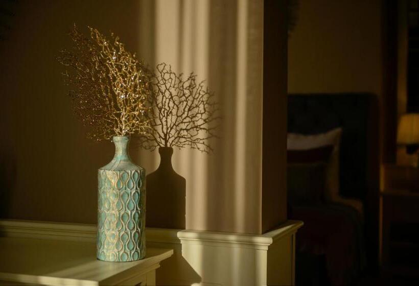 هتل Royal Casino &