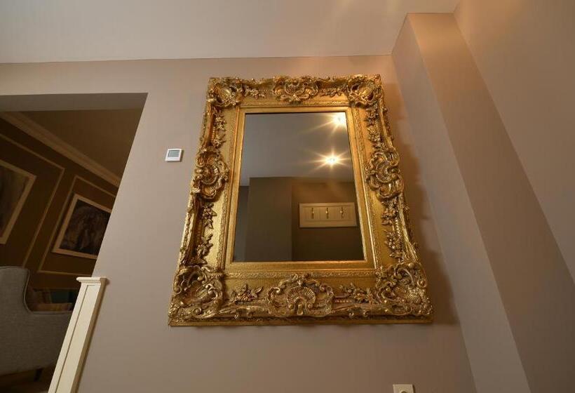 هتل Royal Casino &